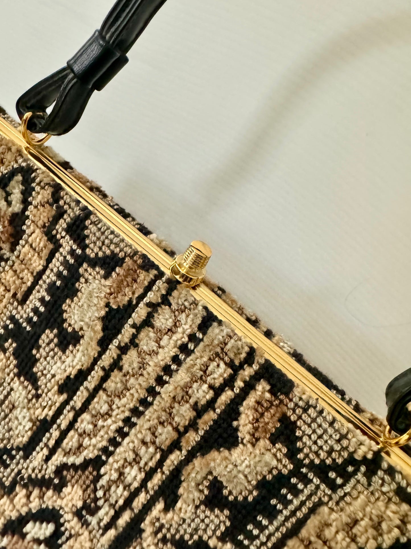 Stunning vintage never worn taupe toned carpet bag top handle handbag