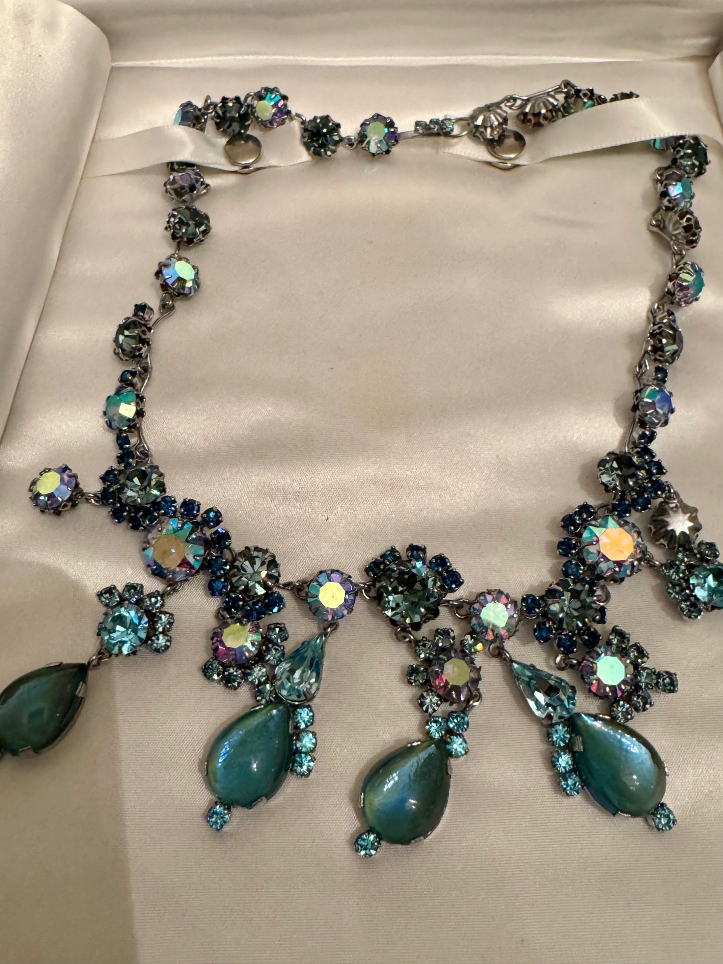Absolutely stunning vintage shades of blue rhinestone necklace from Kensington at Bergdorf Goodman. Comes with original velvet jewelry pouch, and original box from Bergdorf.