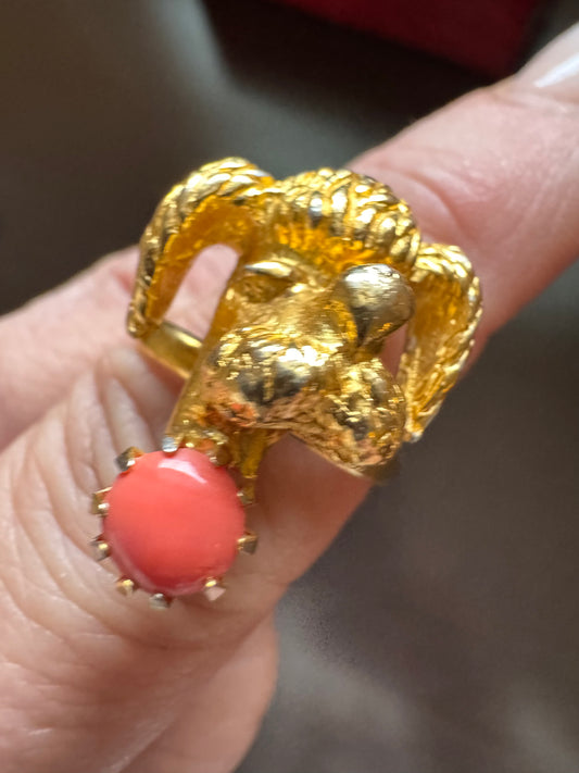 Adorable 1960s doggy ring with coral stone ball