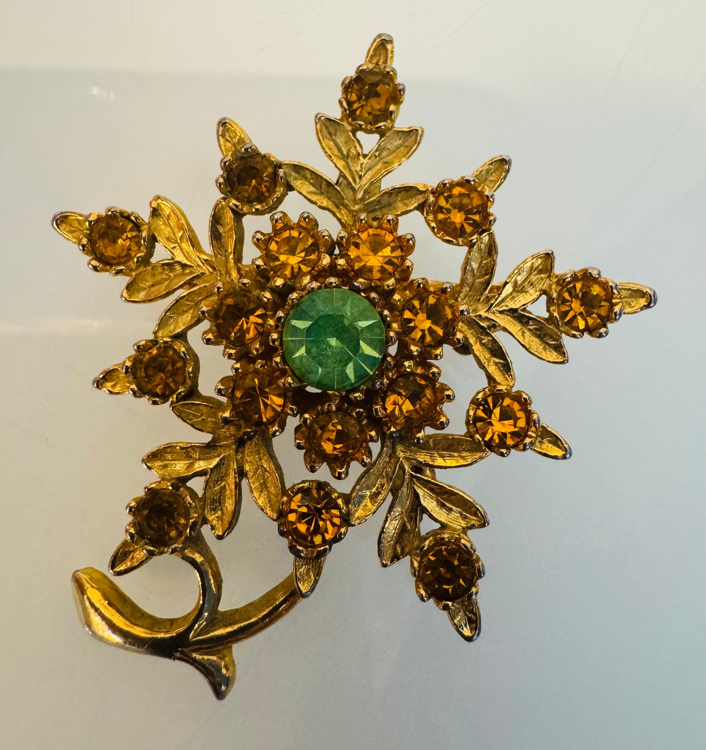 Love this 1940s flower brooch even more once I realized the Centerstone is uranium