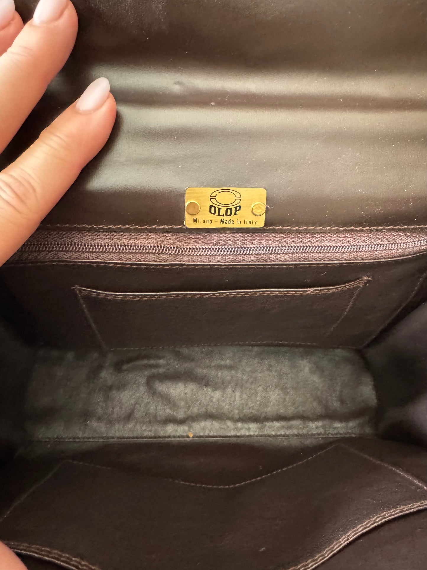 Vintage dark brown authentic alligator bag by OLOP. Beautiful condition from the 1980s. comes with a Crossbody strap.