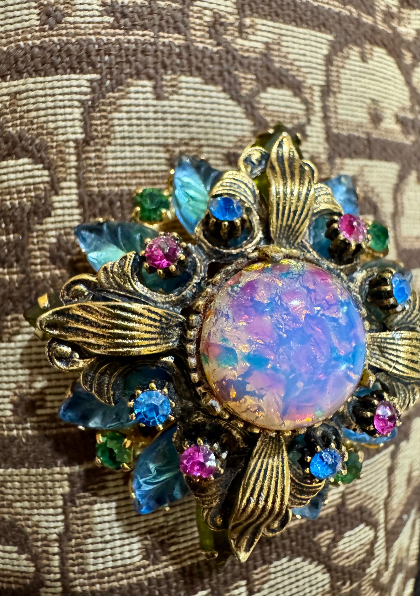 Gorgeous early 1950s gold tone etched glass stone 3D dome Julianna brooch