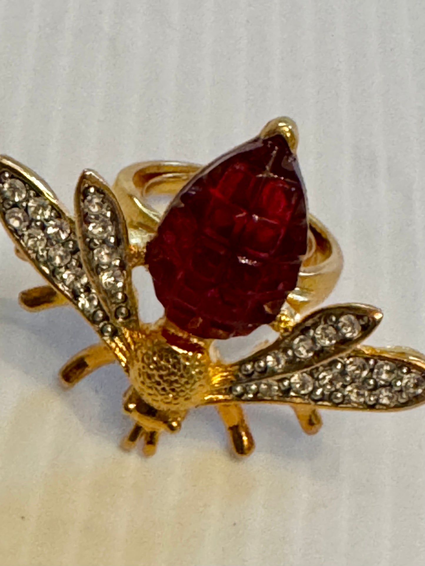 Vintage gold tone KJL Kenneth, Jay Lane jumbo Bee gold town, tone cocktail ring with red Centerstone body