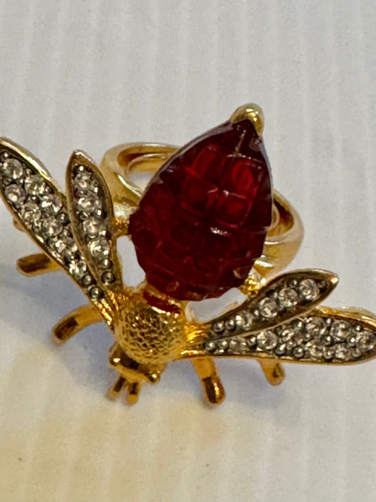 Vintage  gold tone  KJL Kenneth, Jay Lane jumbo Bee gold tone, tone cocktail ring with red Centerstone body