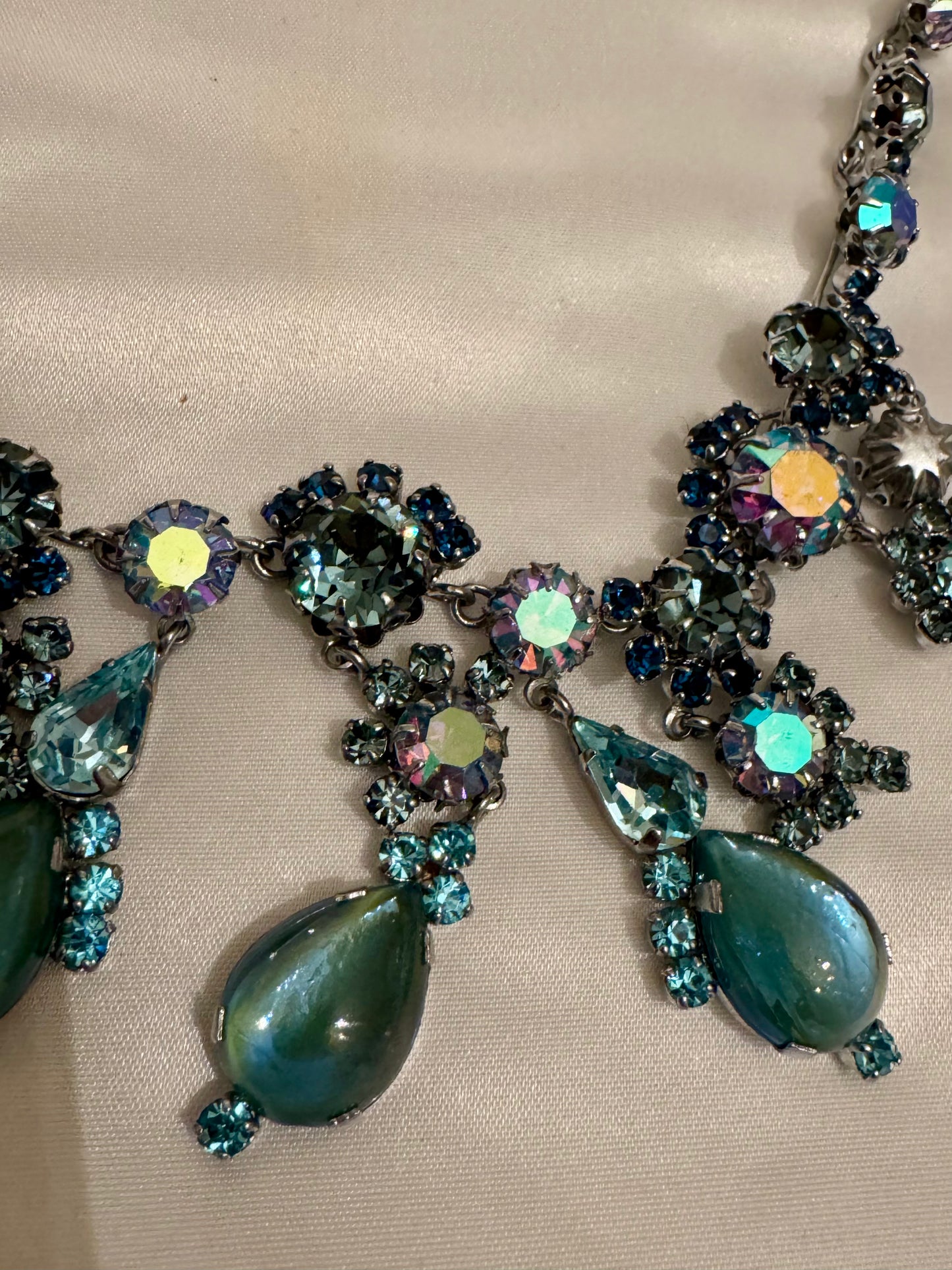 Absolutely stunning vintage shades of blue rhinestone necklace from Kensington at Bergdorf Goodman. Comes with original velvet jewelry pouch, and original box from Bergdorf.