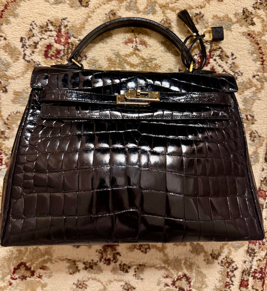 Vintage Bianchi e Nardi Kelly style top handle genuine alligator bag from a private collector. Founded in 1935, the brand continues to collaborate with Chanel & Dior. Originally sold at Galleries Lafayette in Paris.