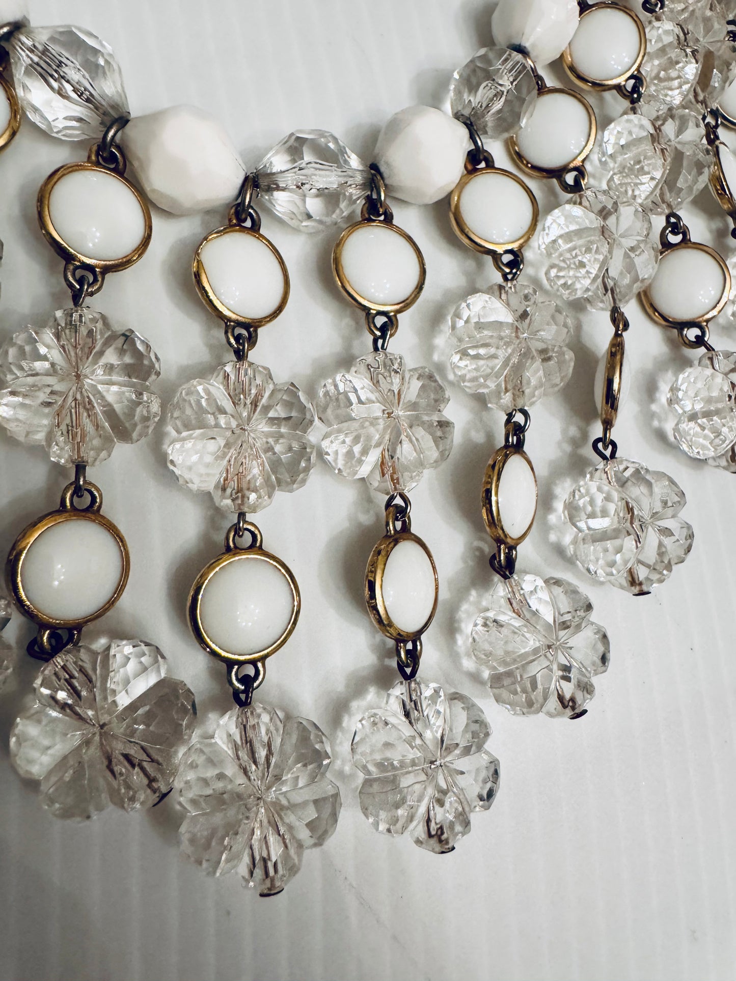 The most perfect summer statement piece! A vintage 1940s bib collar necklace