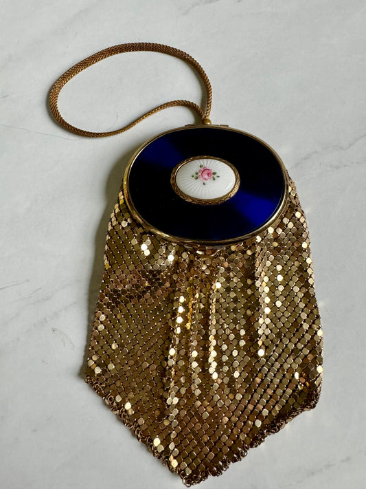 Stunning 1940's vintage mesh powder chatelaine compact purse with enamel top