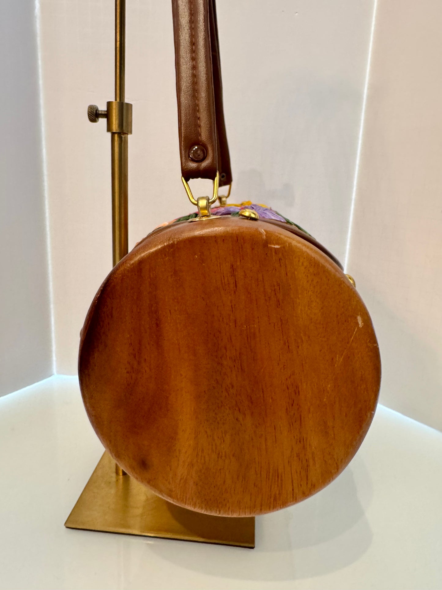 Stunning vintage flower handbag with wood sides