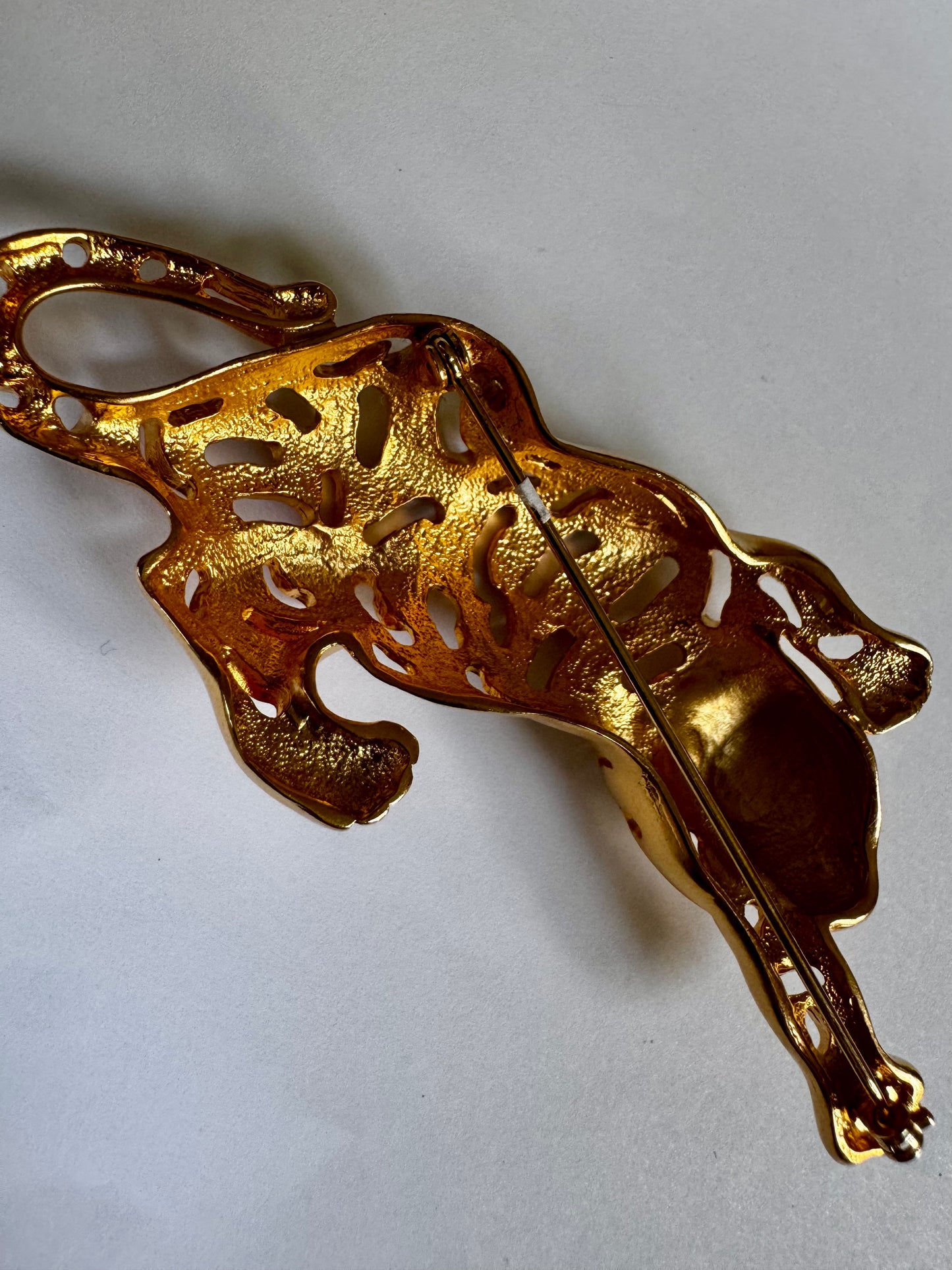 1980s matte gold tone cheetah brooch