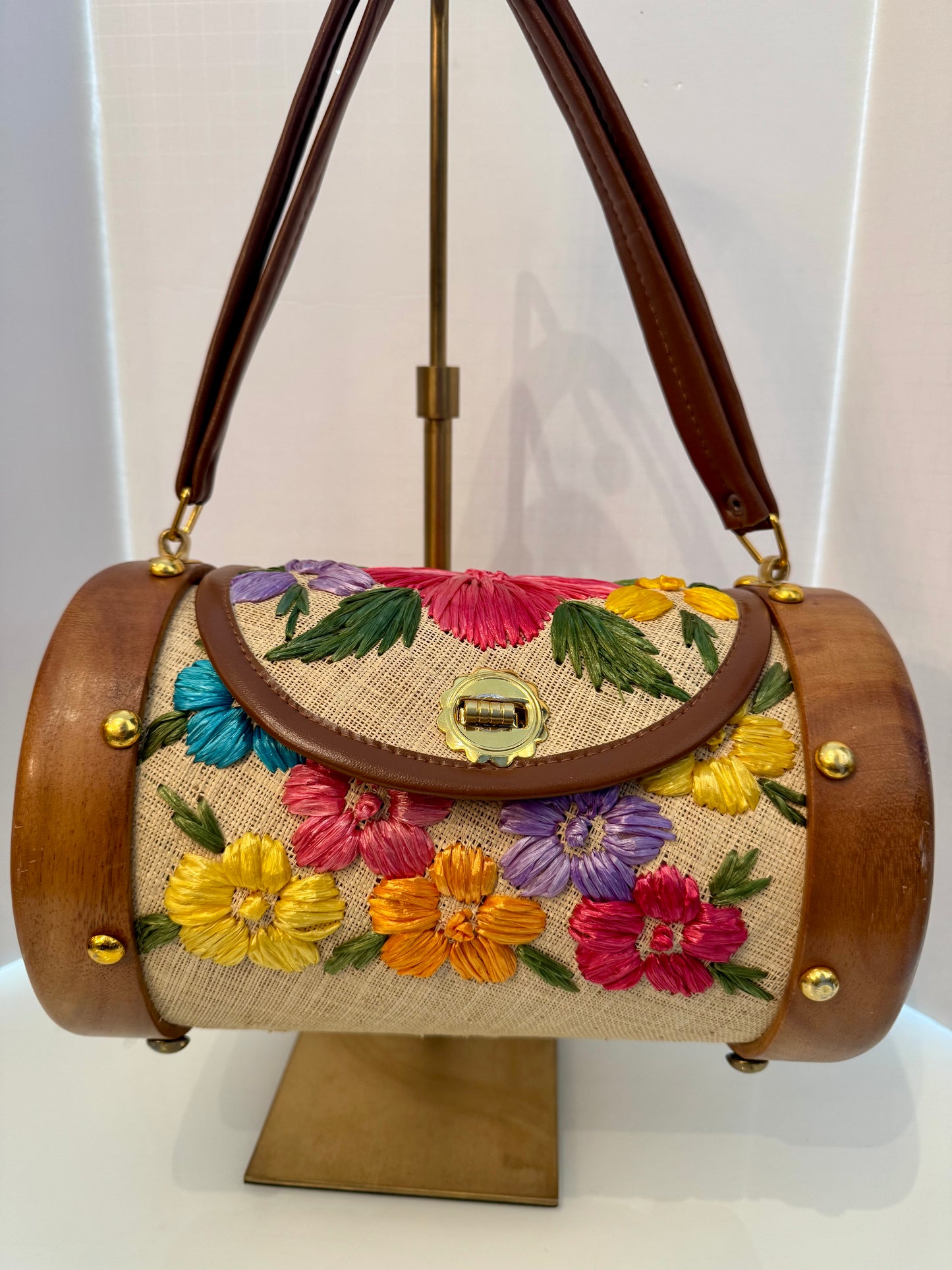 Stunning vintage flower handbag with wood sides