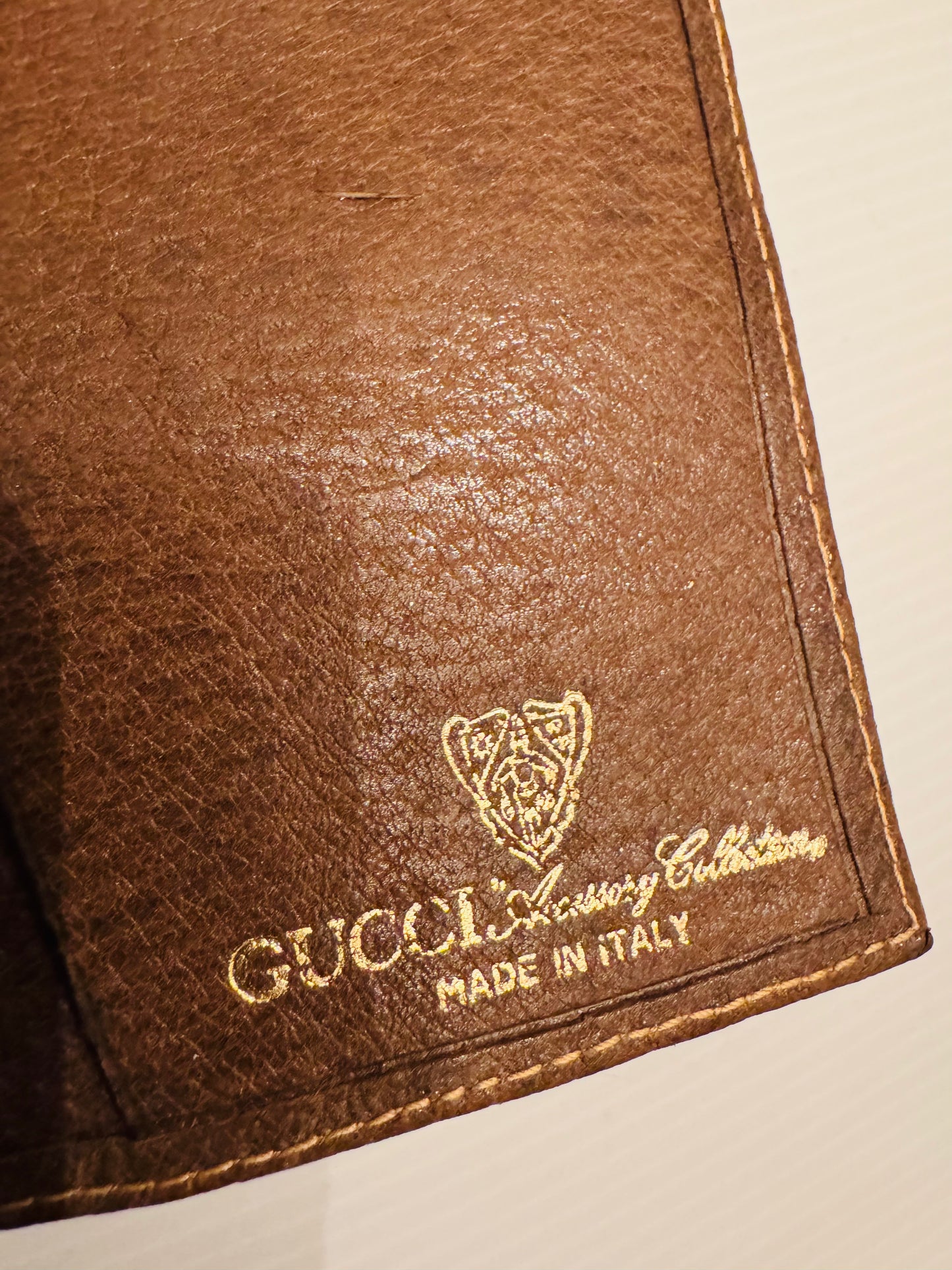 Vintage Gucci brown leather wallet with signature ribbon and gold horsebiy closure