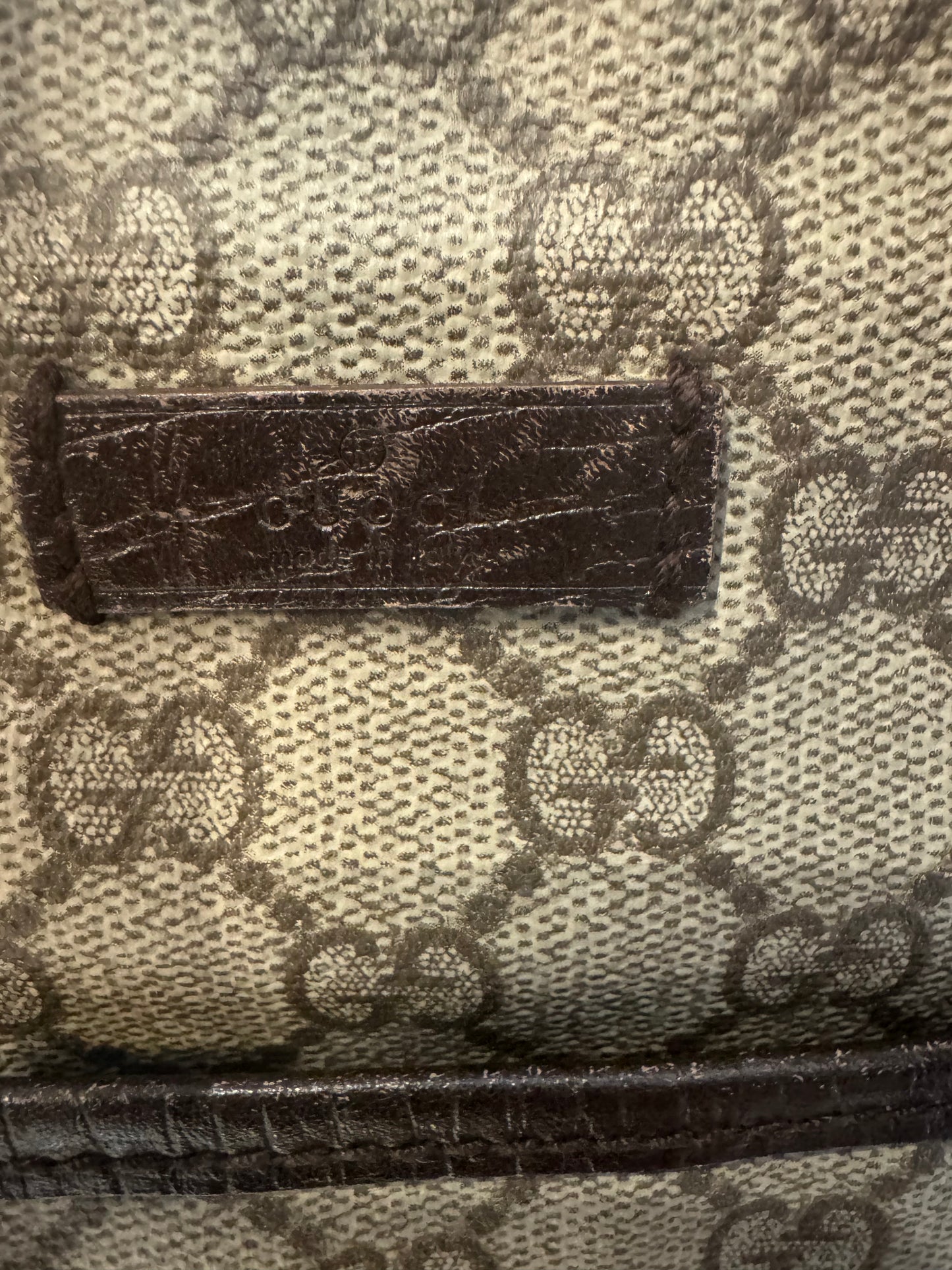 Vintage crossbody GUCCI GG Supreme messenger bag