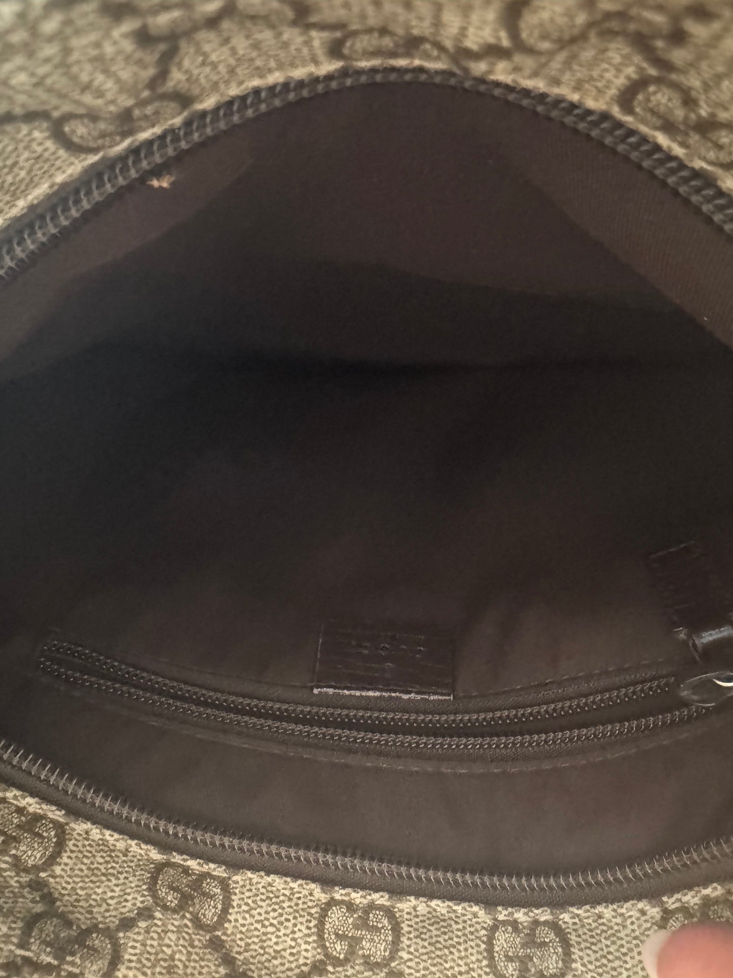 Vintage crossbody GUCCI GG Supreme messenger bag