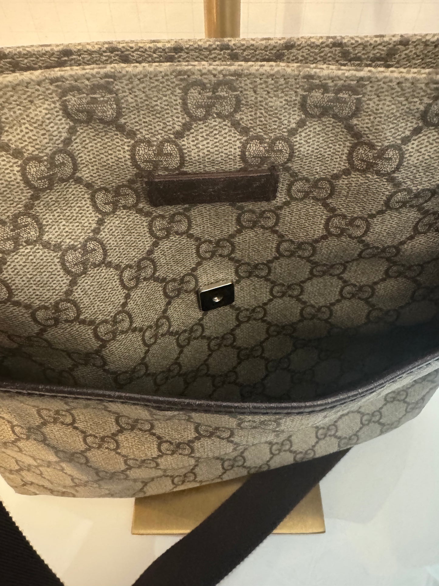 Vintage crossbody GUCCI GG Supreme messenger bag