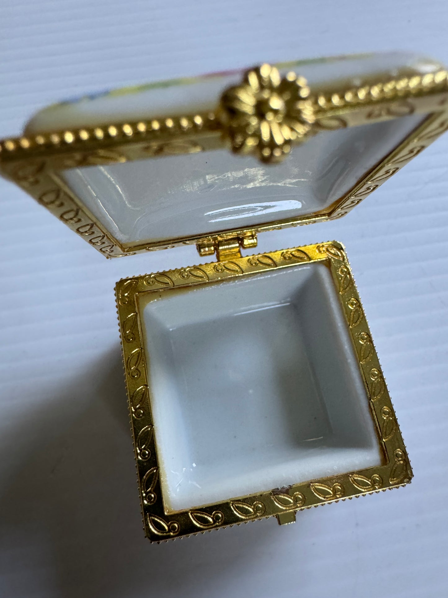 Vintage mini ceramic trinket box in yellow
