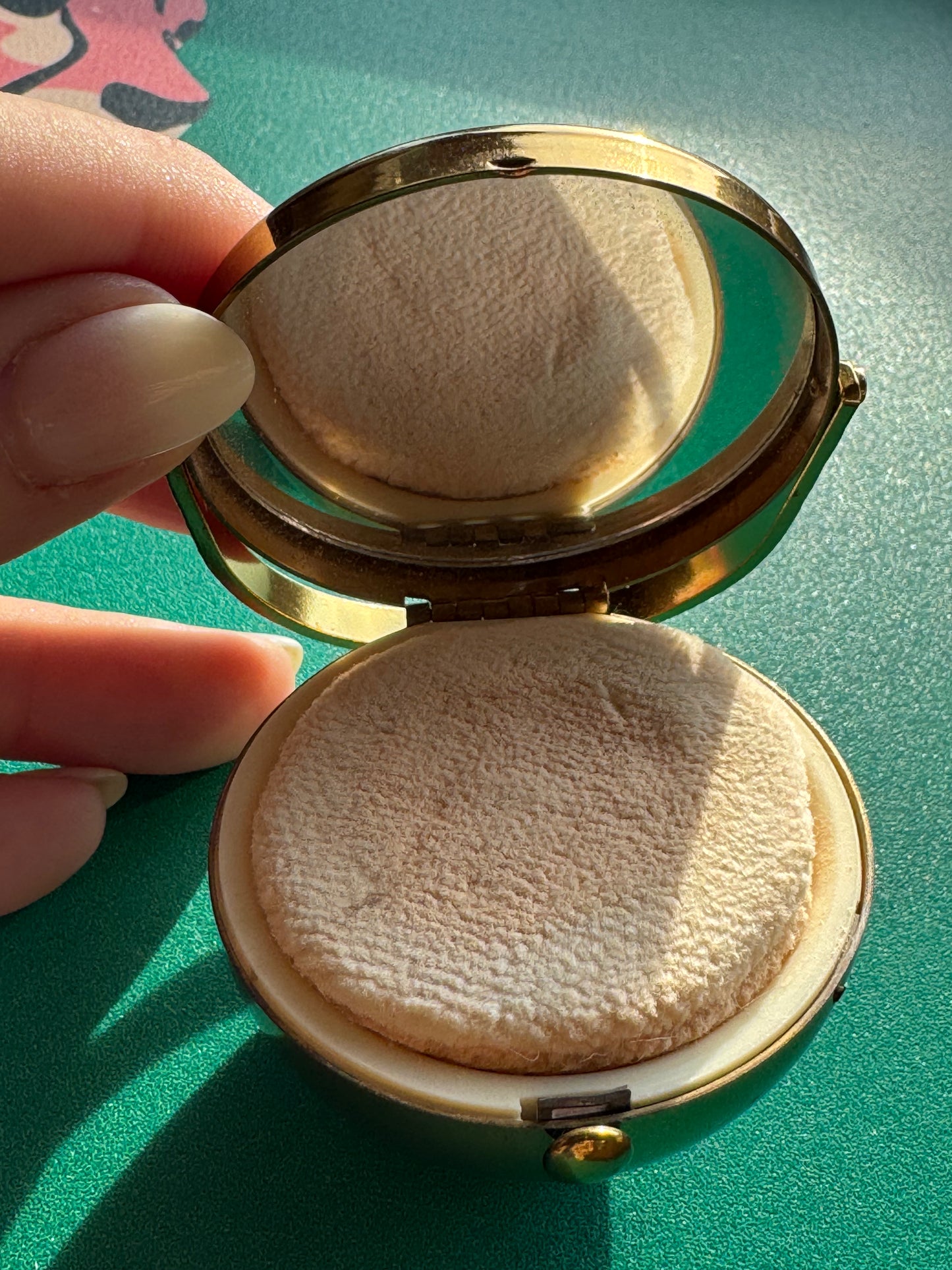 Charming and whimsical 1950s floral basket Makeup compact with original powder puff