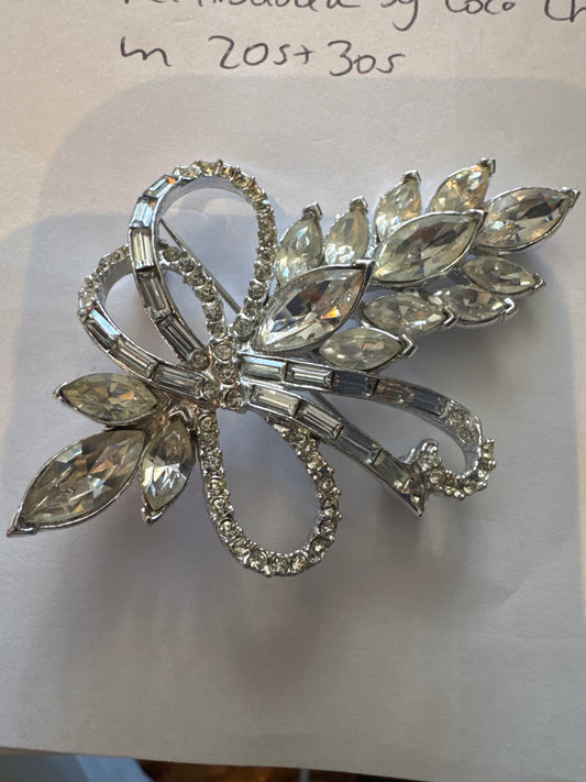 Beautiful 1950s rhinestone signed WEISS brooch