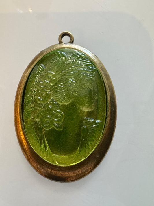 Beautiful vintage 1940s uranium cameo pendant in bronze setting.