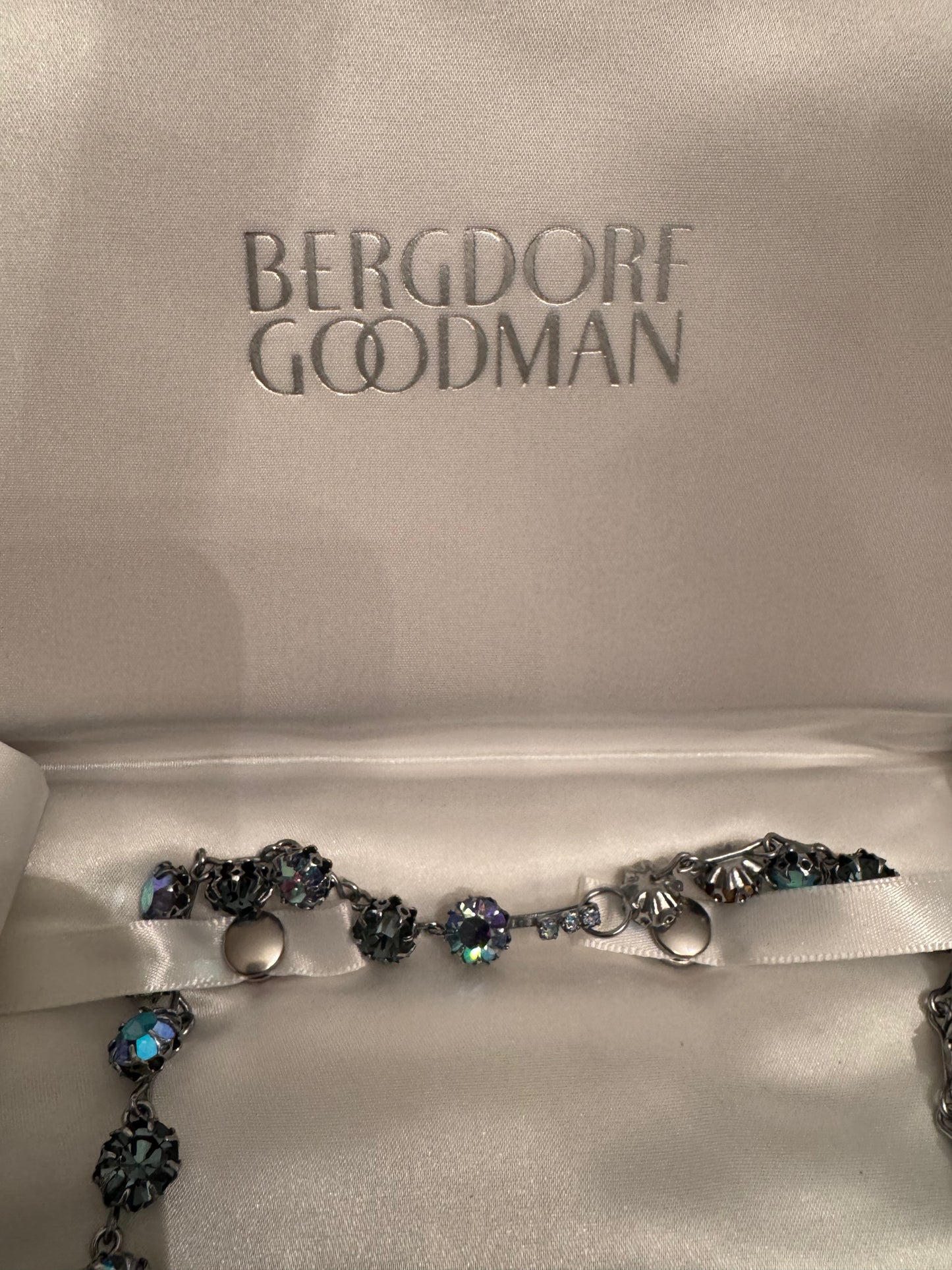 Absolutely stunning vintage shades of blue rhinestone necklace from Kensington at Bergdorf Goodman. Comes with original velvet jewelry pouch, and original box from Bergdorf.