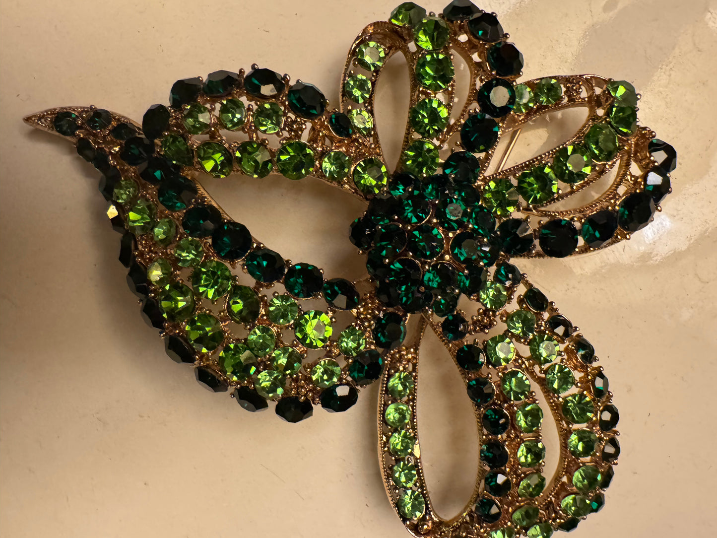 Beautiful 1980s green rhinestone bow brooch. Sourced in Paris.
