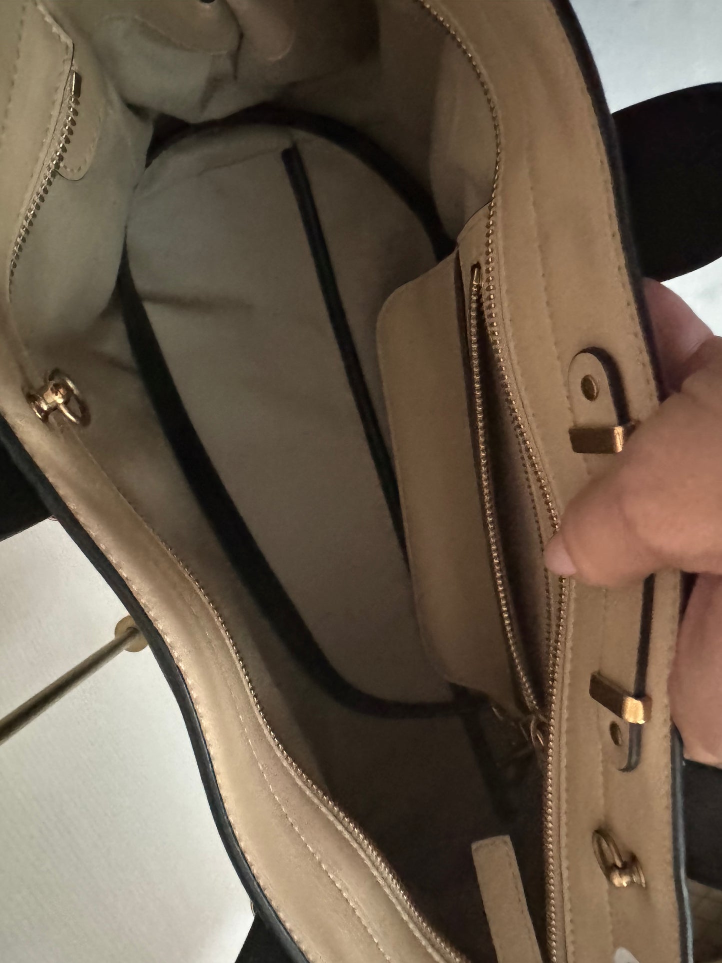 Vintage Chloe top handle handbag with detachable shoulder strap. Like new condition.