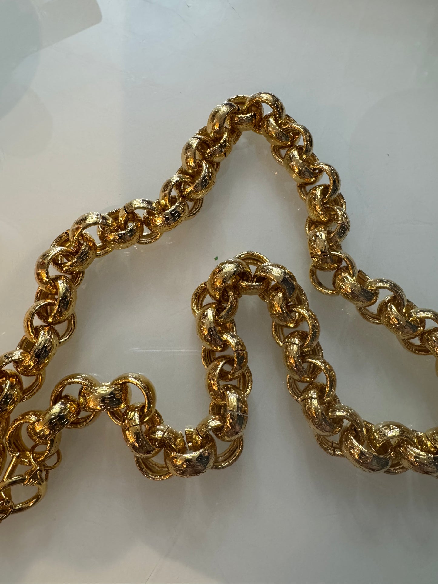 Jumbo chunky 1980s chain necklace in gold tone links