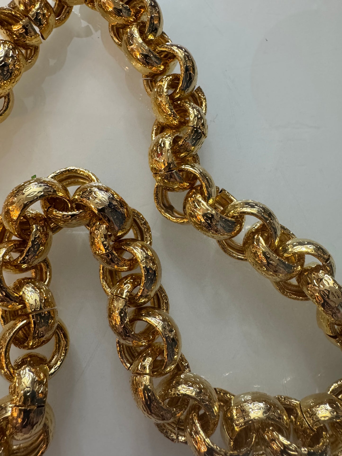 Jumbo chunky 1980s chain necklace in gold tone links