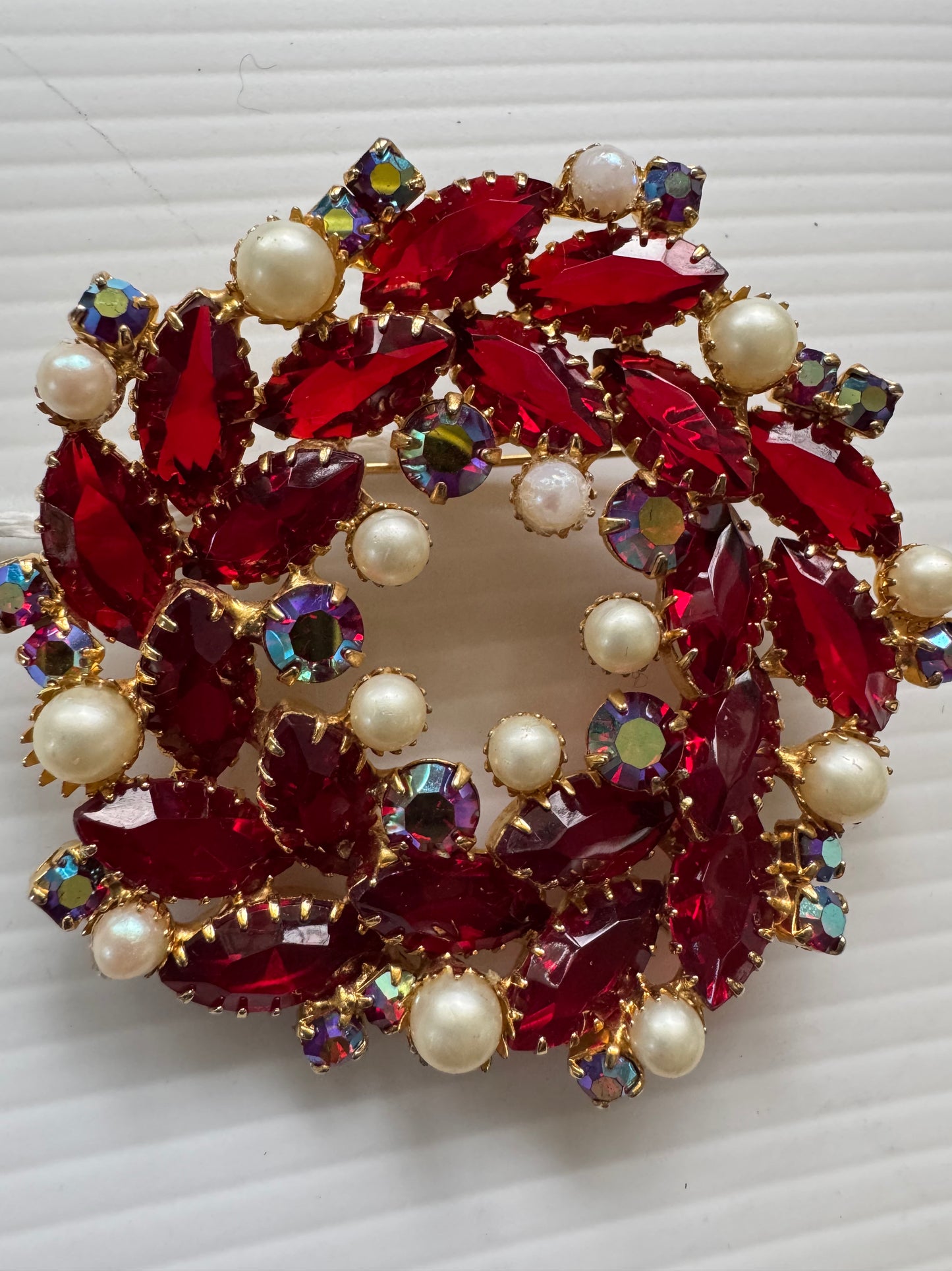 Vintage red Juliana circular brooch with pearls and watermelon stones