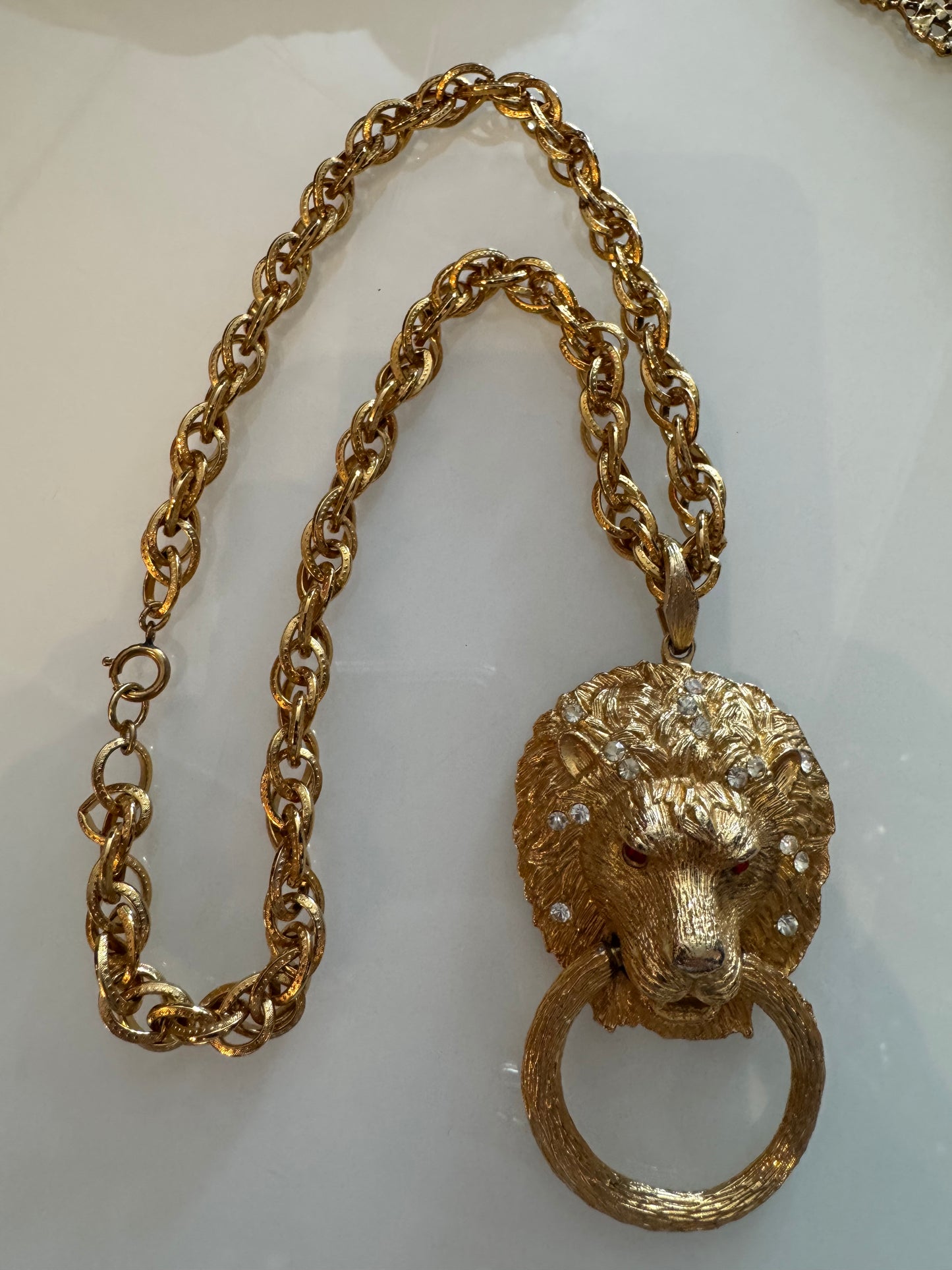 Vintage 1980s gold tone lion head knocker necklace