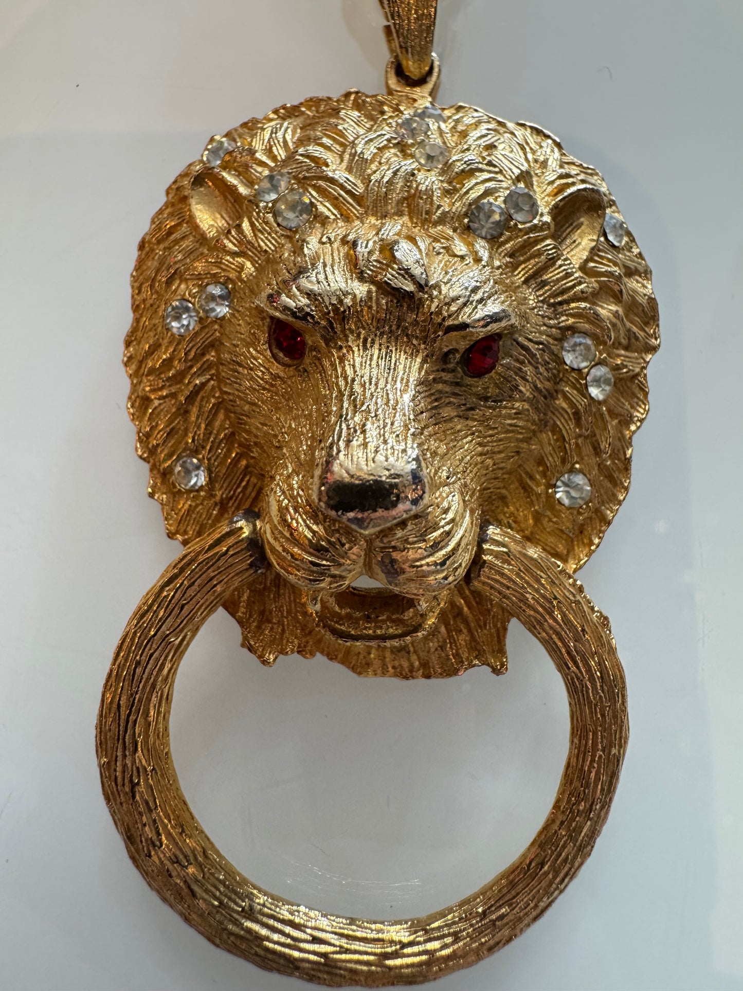 Vintage 1980s gold tone lion head knocker necklace