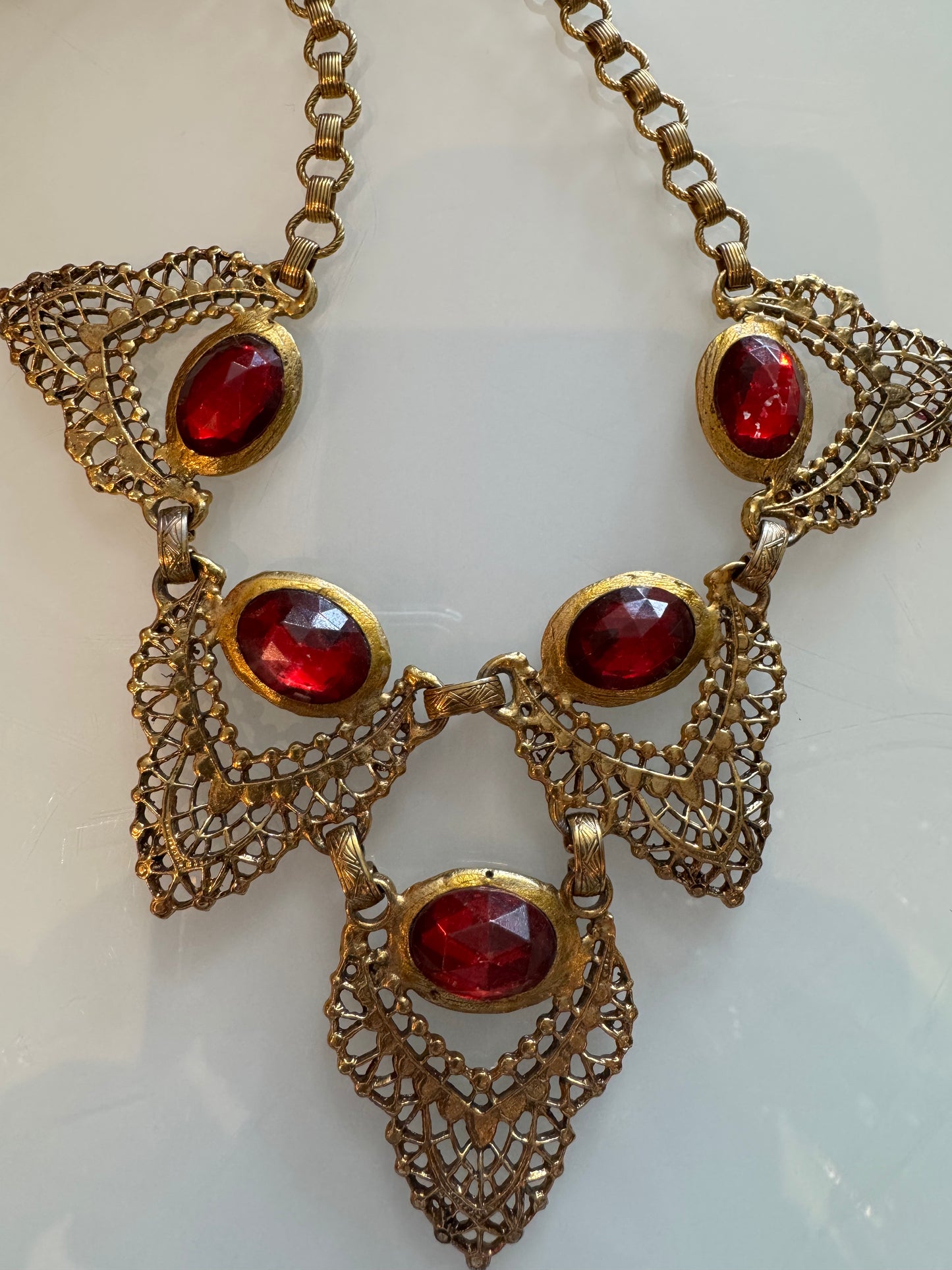 Beautiful 1950s Red-stone and filigree collar/choker necklace.