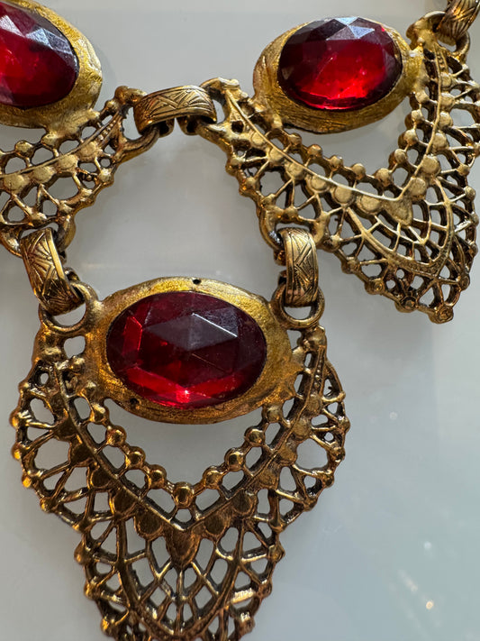 Beautiful 1950s Red-stone and filigree collar/choker necklace.