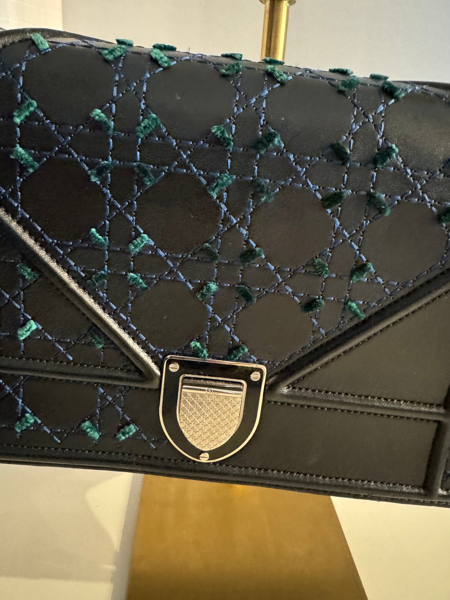 Gorgeous Medium Christian Dior Embroidered Diorama shoulder/crossbody bag