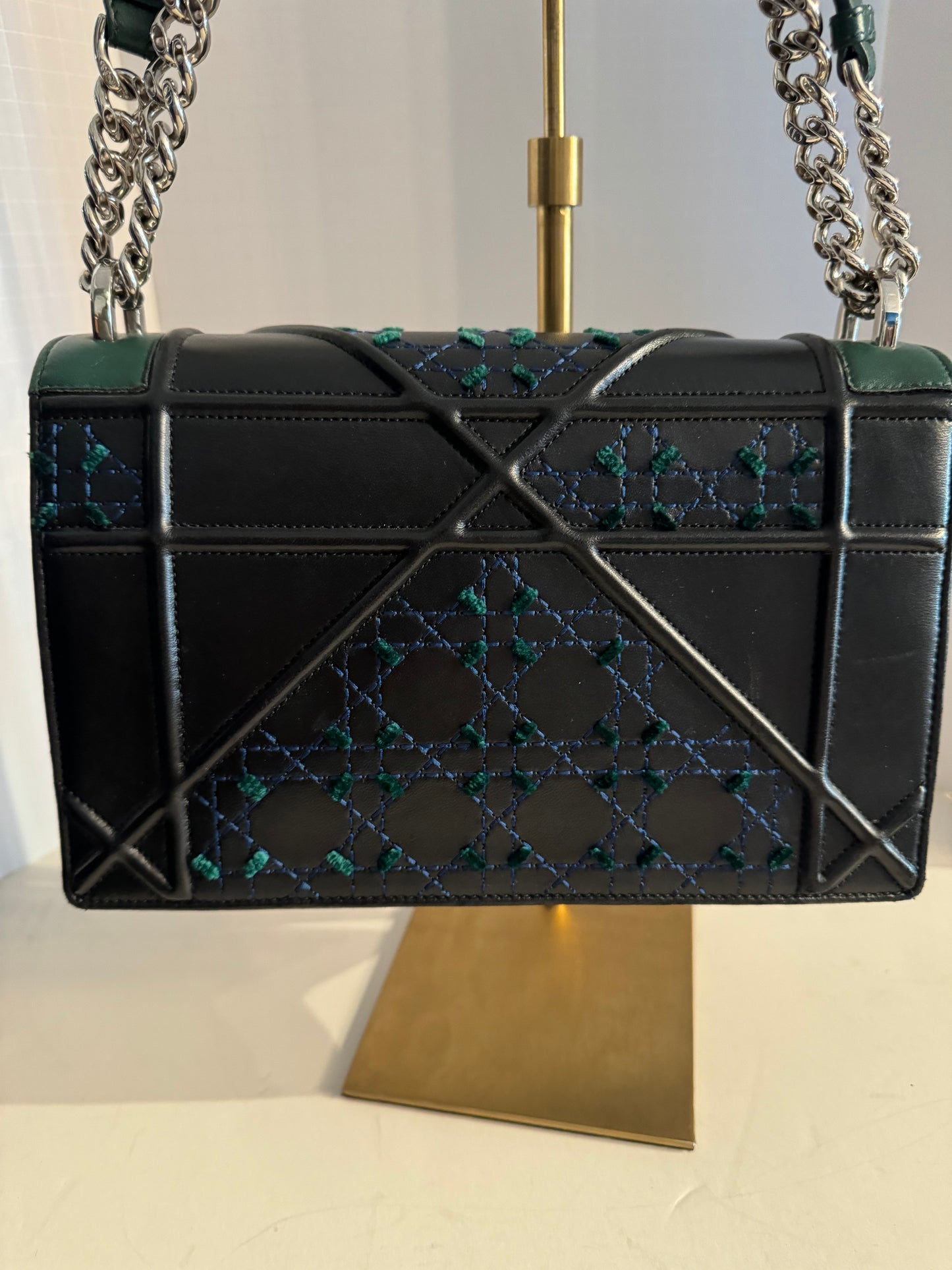 Gorgeous Medium Christian Dior Embroidered Diorama shoulder/crossbody bag