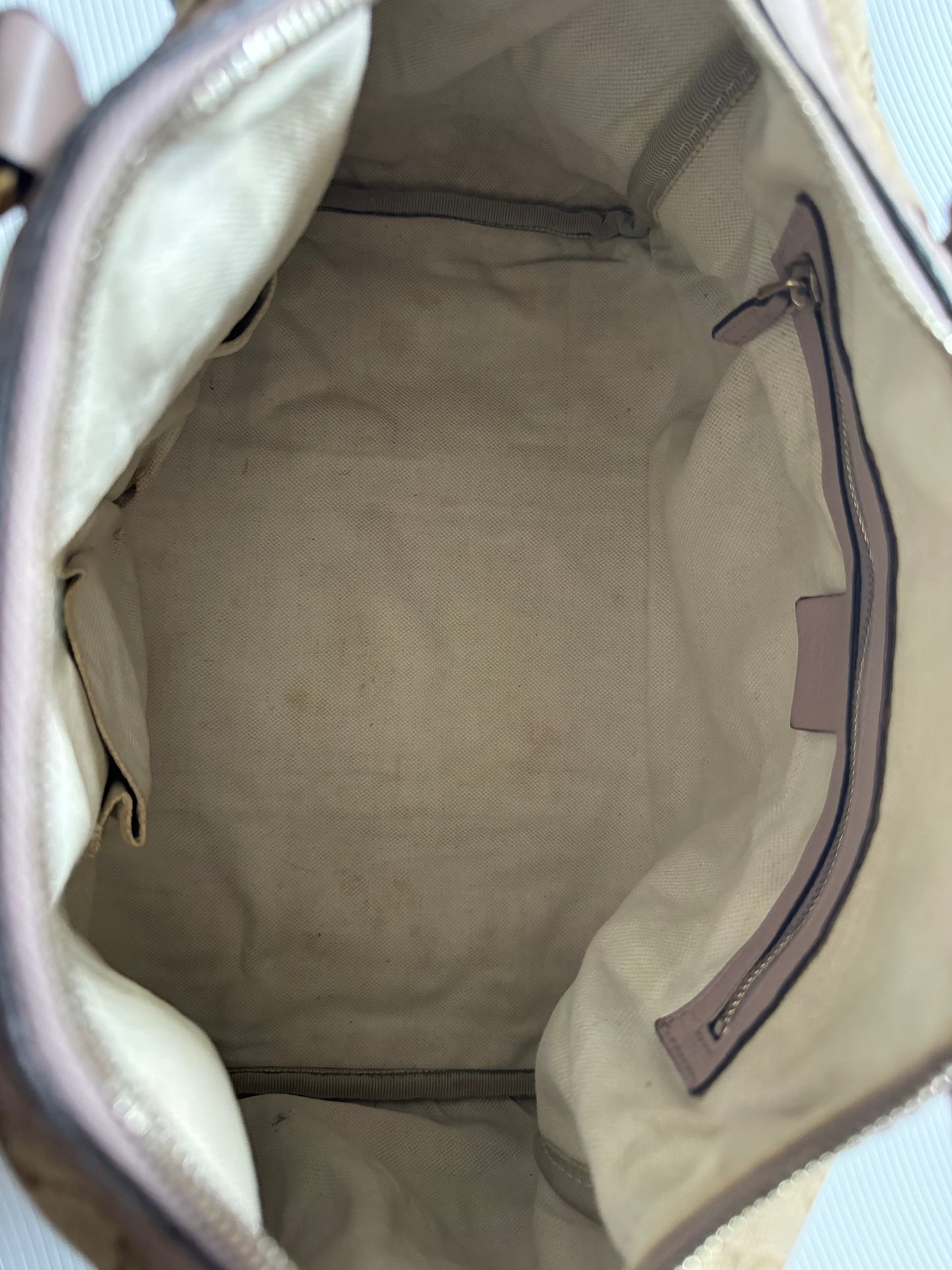 Gucci Boston Bag with leather handles and crossbody strap. 3 interior pockets.