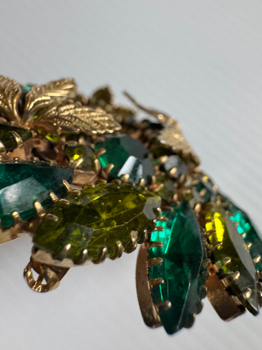 Wonderful jumbo Julianna 1940s brooch/pendant with shades of green rhinestones and gold leaf detail