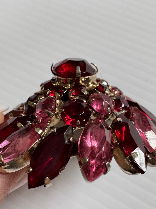 Beautiful 1950s dome shaped rhinestone brooch with red and pink rhinestones