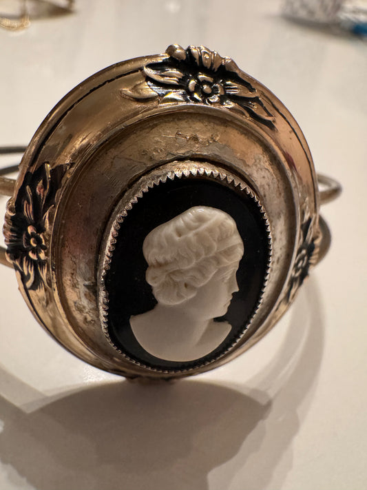 Vintage 1970s gold tone with black-and-white cameo bracelet