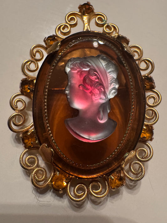 Beautiful 1950s vintage reverse carved signed Celebrity NY gold tone and tortoise brooch with hologram  cameo