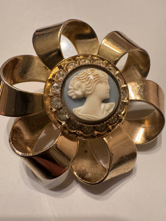 Beautiful vintage, 1950 victorian revival gold tone ribbon brooch blue and white cameo surrounded by rhinestones