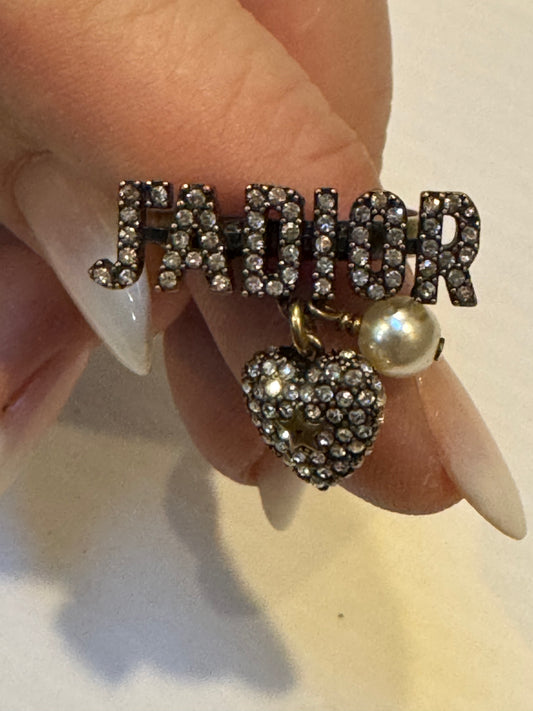 Beautiful 1990s J'ADIOR ring with rhinestones dangling charm heart with star center in pearl. Comes with Dior pouch.
