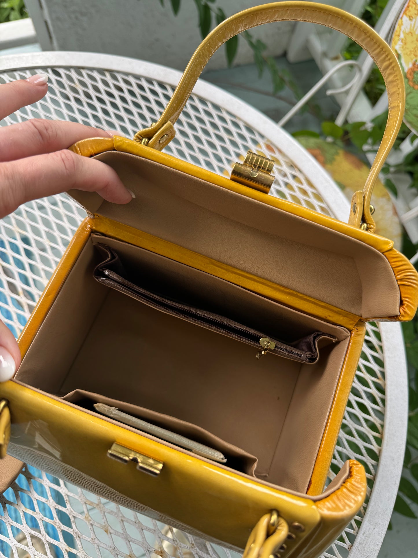 Beautiful 1970s mustard, yellow leather box top handle handbag with original mirror and coin purse. In beautiful condition.