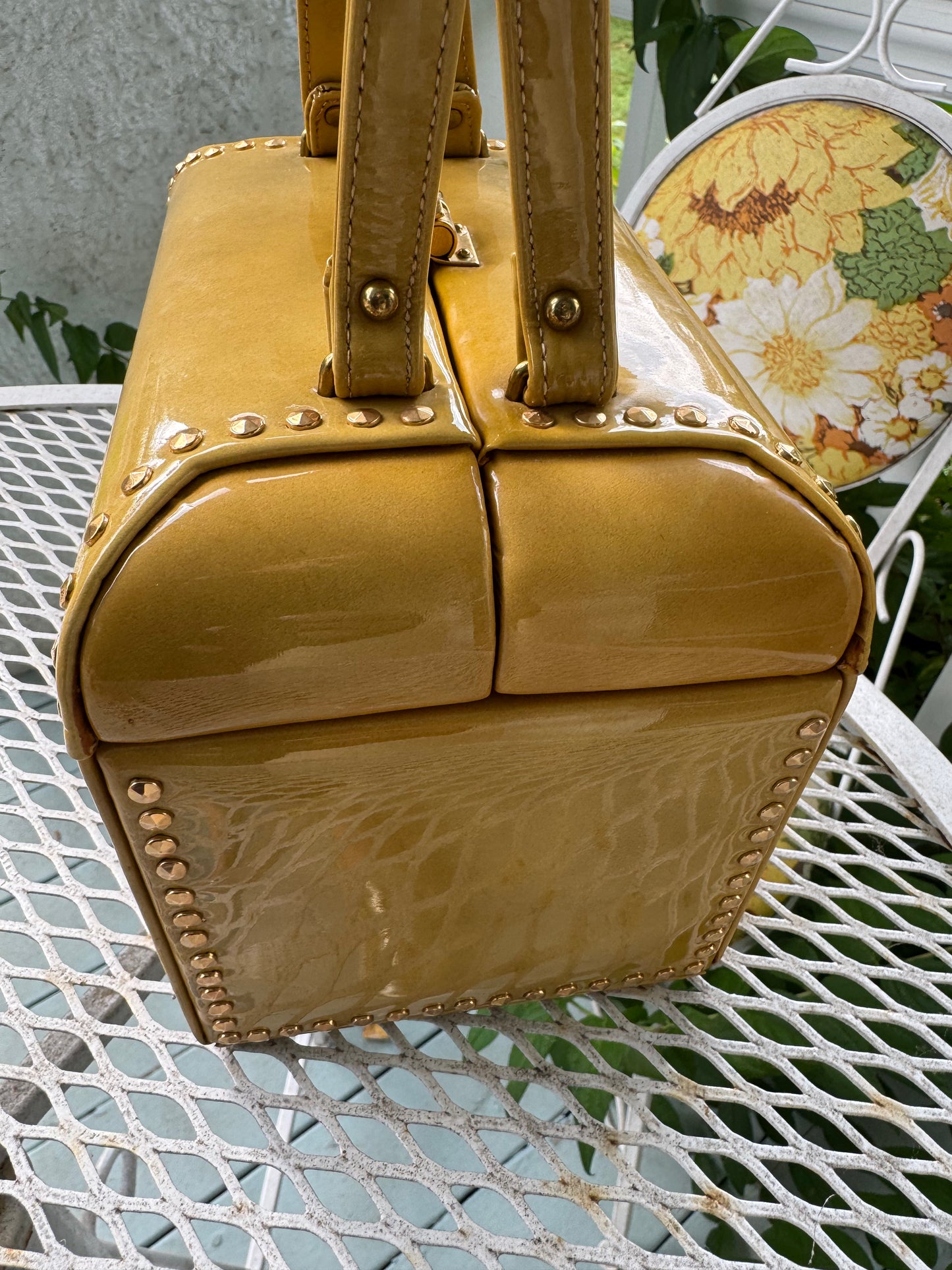 Beautiful 1970s mustard, yellow leather box top handle handbag with original mirror and coin purse. In beautiful condition.