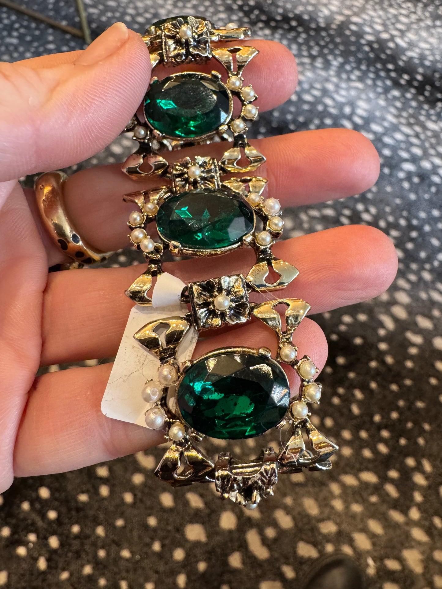 1940s green stone bracelet with pearl detail