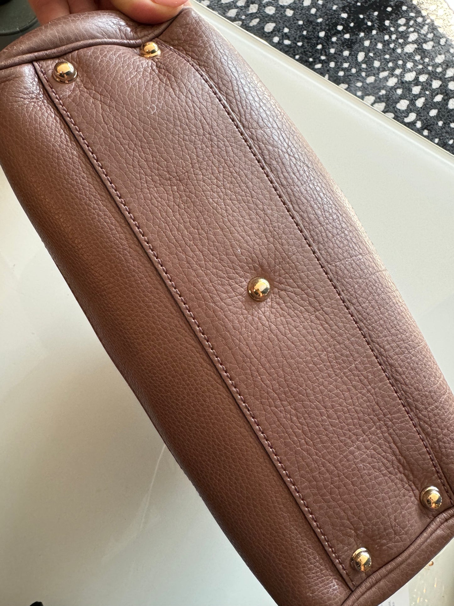 Vintage Gucci pebble leather bag with bamboo handles. Pinky-beige color