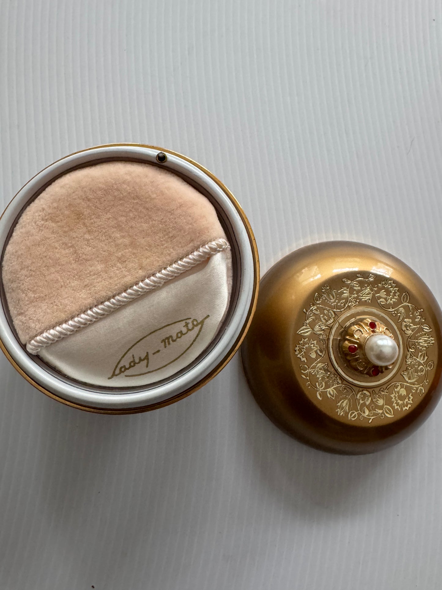 Vintage 1970s music box makeup compact