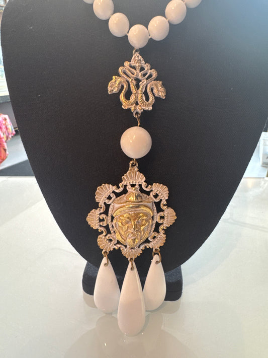 1960s Hercules white beaded pendant necklace with jumbo dangle