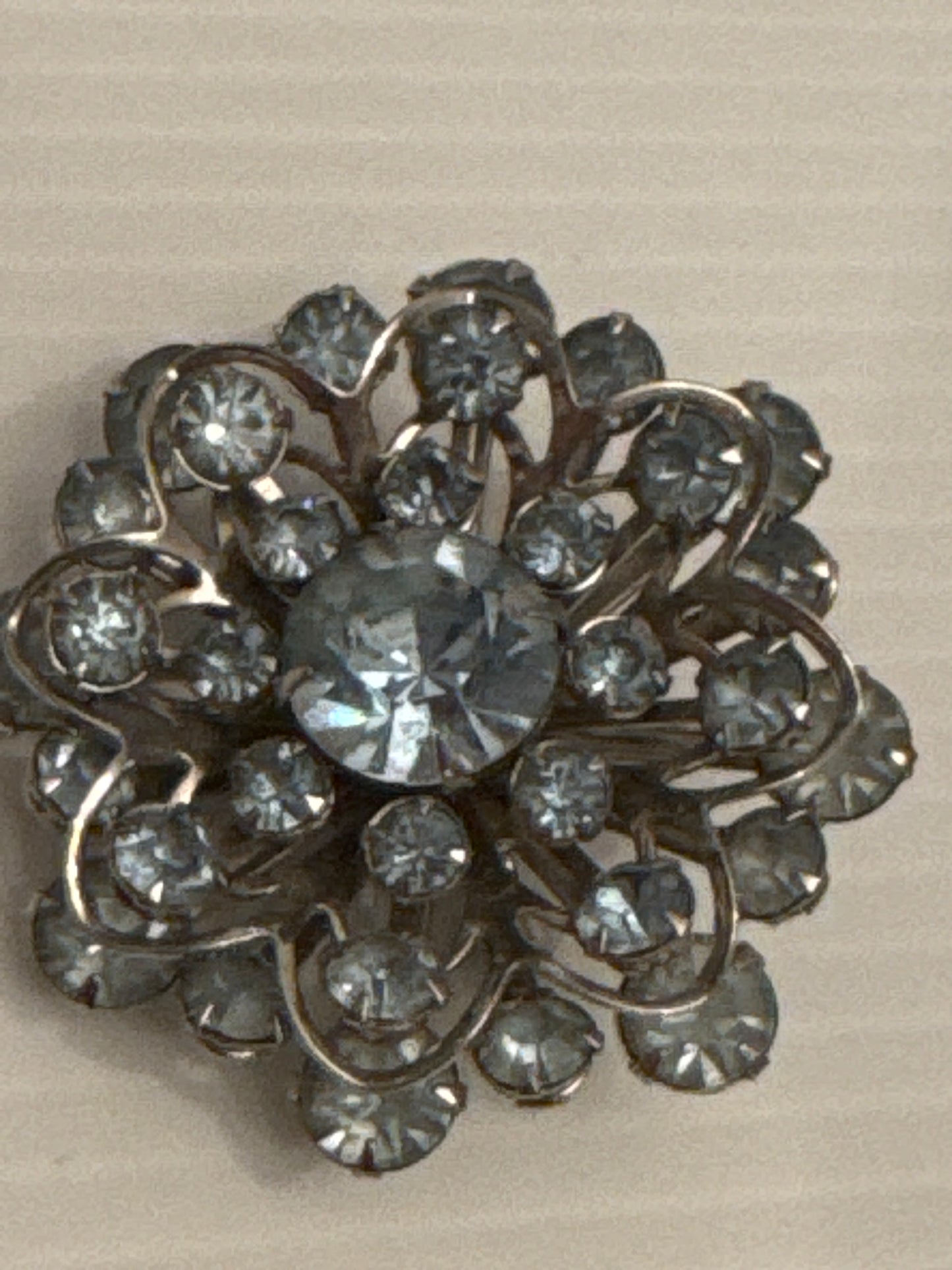 1950s Brooch Blue Baguette Rhinestone In Silver Tone
Metal Setting