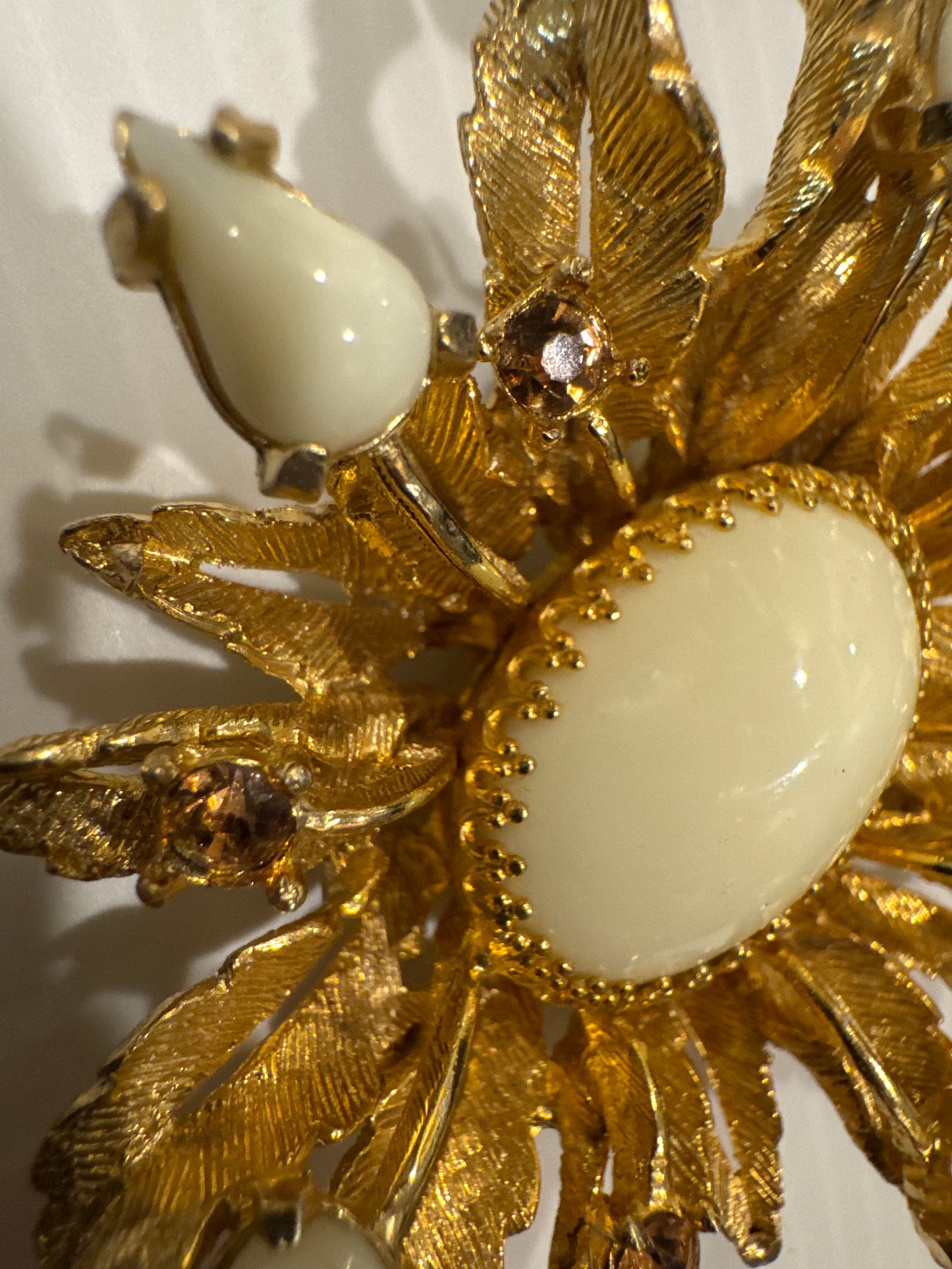stunning 1950s Hattie Carnegie white cabochon and rhinestone jumbo gold tone brooch